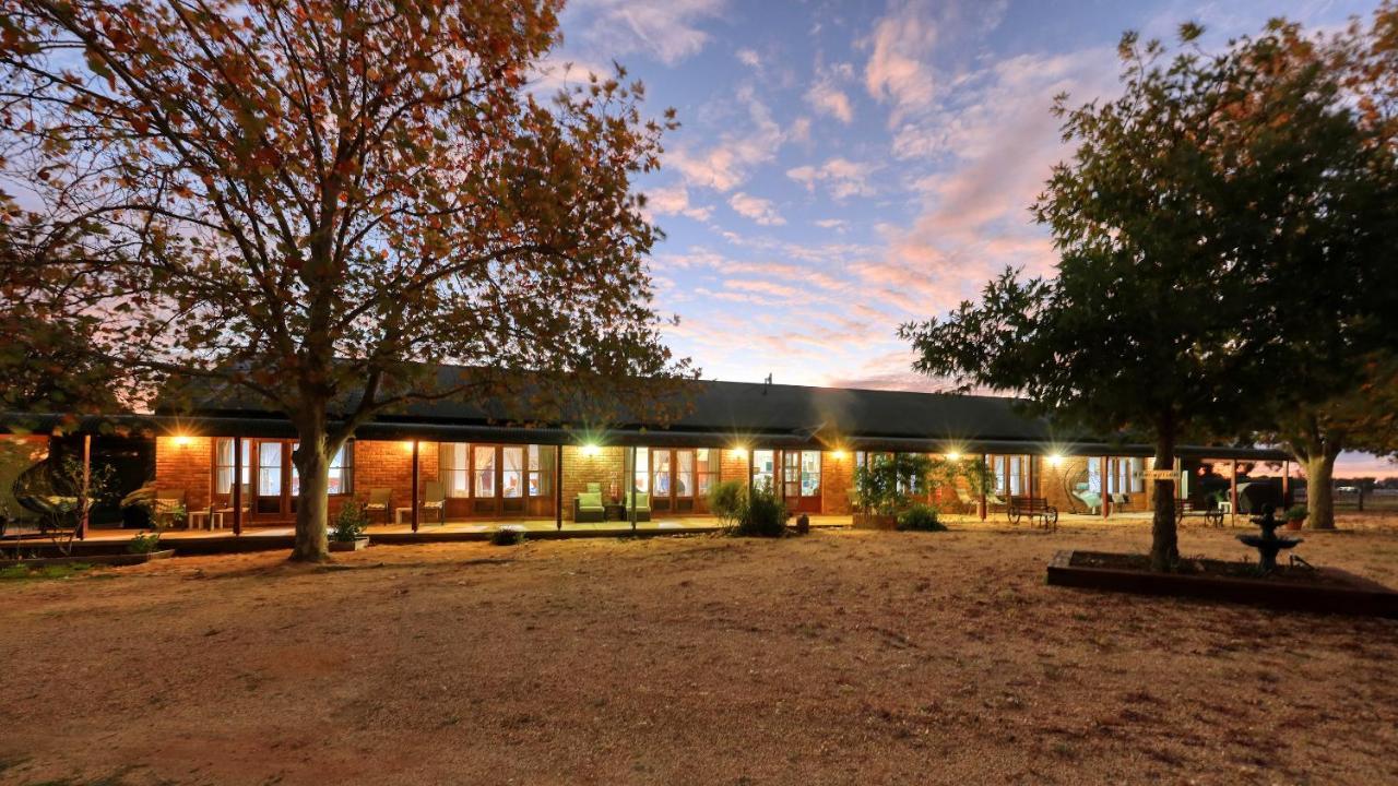 The Vineyard Motel Cowra Exterior foto